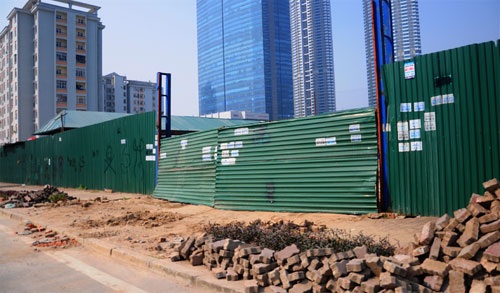 Chủ đầu tư hô biến đất vàng thành sân bóng, nhà hàng.