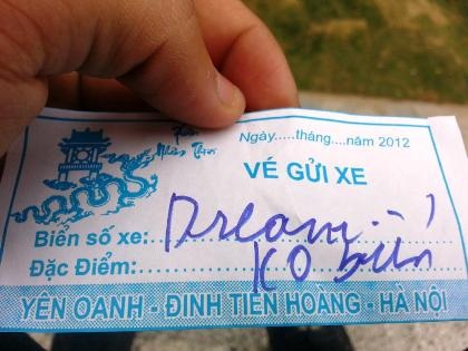 Tượng đài Cảm tử bị bãi trông xe "chặt chém" bủa vây kín - 5 Tượng đài Cảm tử bị bịt kít mọi lối vào bởi bãi gửi xe tự phát.