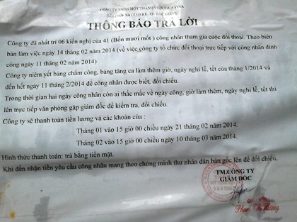 Vụ quỵt lương, đòi lại thưởng Tết: Doanh nghiệp nhận sai, cam kết trả tiền cho công nhân - 3 Hàng chục công nhân đã phải bủa vây doanh nghiệp dùng luật rừng để đòi lại lương và thưởng Tết.