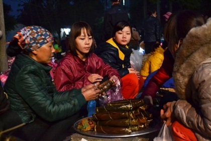 Đầu năm đi chợ âm - dương thưởng thức nét văn hóa cổ xưa - 4 Phiên chợ âm phủ tan khi trời rạng sáng.