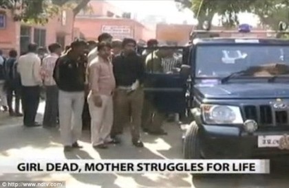 Ấn Độ: Nạn nhân hiếp dâm bị bắn chết tại tòa - 3 Vụ nổ súng xảy ra tại toà án, cô gái chết tại hiện trường trong khi mẹ cô bị trọng thương.