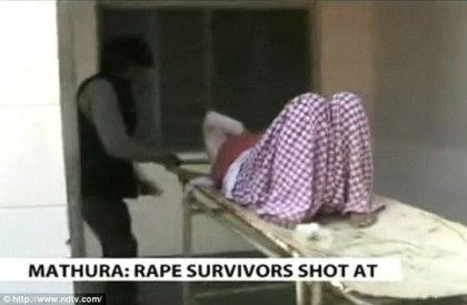 Ấn Độ: Nạn nhân hiếp dâm bị bắn chết tại tòa - 1 Vụ nổ súng xảy ra tại toà án, cô gái chết tại hiện trường trong khi mẹ cô bị trọng thương.