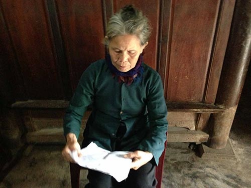 Bà Nguyễn Thị Liên mong nhận được tiền hỗ trợ mai táng của chồng.