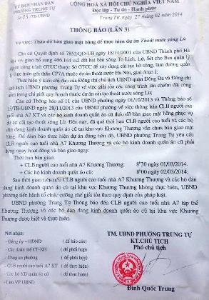 Hà Nội: Giải tỏa chợ Trung Tự, hàng trăm tiểu thương đứng trước nguy cơ thất nghiệp - 4 Thông báo giải tỏa khu chợ quần áo cũ của UBND phường Trung Tự.