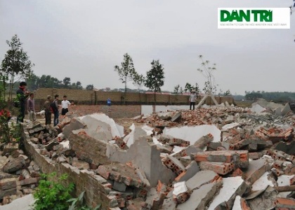 Vụ phá nát làng cổ: Người dân không "biết mặt" quyết định cưỡng chế - 5 Vụ phá nát làng cổ: Người dân không biết mặt quyết định cưỡng chế