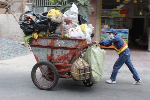Treo quyền lợi của công nhân - 2 Treo quyền lợi của công
nhân.