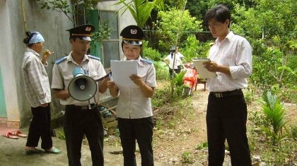 Dân kêu trời vì án thi hành xong mới bị kháng nghị - 1 Đọc quyết định thi hành một vụ án dân sự.