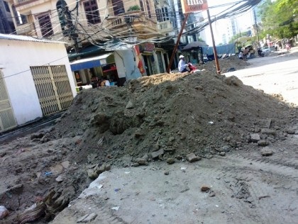 Bài 5: Thêm dự án cải tạo hệ thống thoát nước dở dang khiến người dân lắc đầu ngao ngán - 6 Dư luận đặt ra câu hỏi về những dự án thực hiện kiểu rùa bò là do