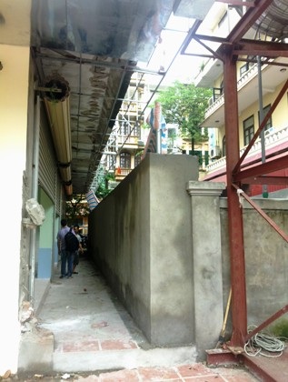 "Phong tỏa” hành lang lưu không, UBND phường Cống Vị bị người dân khiếu nại - 2 Phong tỏa” hành lang lưu không, UBND phường Cống Vị bị người dân khiếu nại