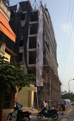 Hà Nội: Xây dựng sai phép còn "ăn lấn" chỉ giới đường vành đai - 1 Công trình xây dựng sai phép còn ăn lấn chỉ giới đường vành đai.