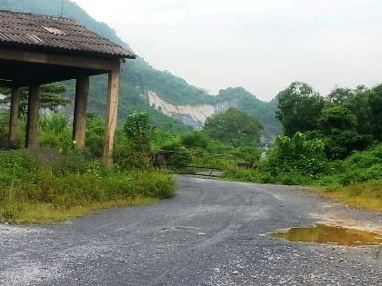 Hoang lạnh nhà máy xi măng lớn nhất tỉnh Hà Giang phía sau lời kêu cứu của cả trăm công nhân - 6 Đại công trường sôi động ngày nào giờ trở lên hoang lạnh, tiêu điều.