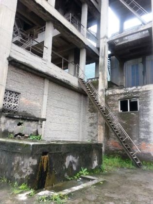 Hoang lạnh nhà máy xi măng lớn nhất tỉnh Hà Giang phía sau lời kêu cứu của cả trăm công nhân - 5 Đại công trường sôi động ngày nào giờ trở lên hoang lạnh, tiêu điều.