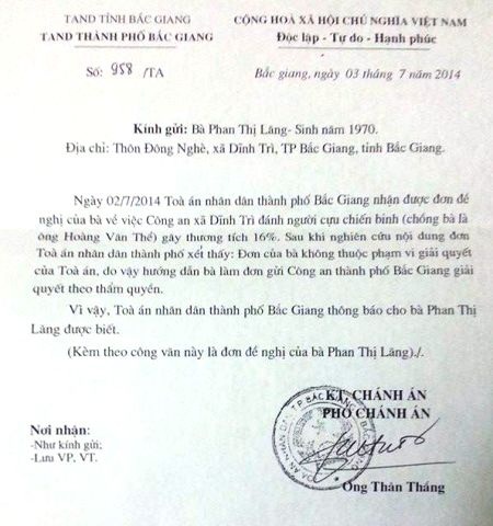 Công an xã dùng dép bạt tai, quật dùi cui đánh dân trọng thương ngay tại trụ sở - 2 TAND TP Bắc Giang trả lời đơn khiếu nại của bà Phan Thị Lăng.