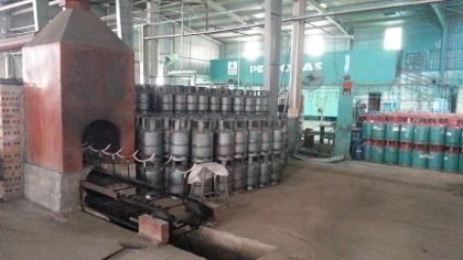 Dây chuyền sản xuất hơn 4 vạn quả bom gas lậu tại Công ty Điện Quang.