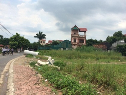 Không có quyết định vẫn “đè” dân đòi thu hồi đất - 2 Ban quản lí dự án quận Bắc Từ Liêm
và UBND ph