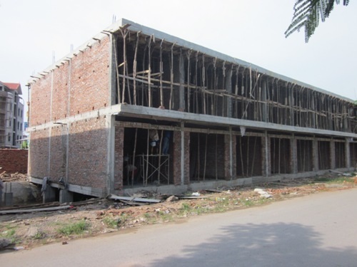 Cận cảnh hàng chục ki ốt "mọc" trên hệ thống thủy lợi Bắc Đuống - 3 Hàng chục ki ốt bức tử hệ thống thủy lợi Bắc Đuống.