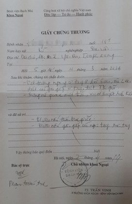 Hà Nội: Thiếu nữ phố núi bị cưỡng bức, rạch tay khẩn thiết kêu cứu - 2 Giấy chứng thương của chị M tại Bệnh viện Bạch Mai và đơn xin giám định lại thương tích.