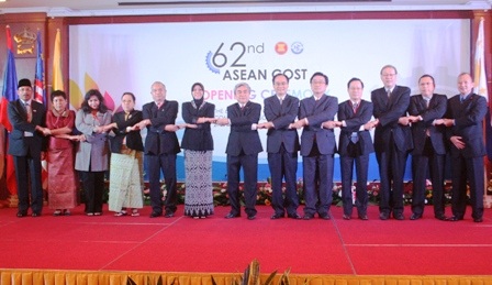 GS Hoàng Tụy góp mặt trong 10 sự kiện KH&CN nổi bật năm 2011 - 2 GS Hoàng Tụy góp mặt trong 10 sự kiện KH&CN nổi bật năm 2011 - 2
