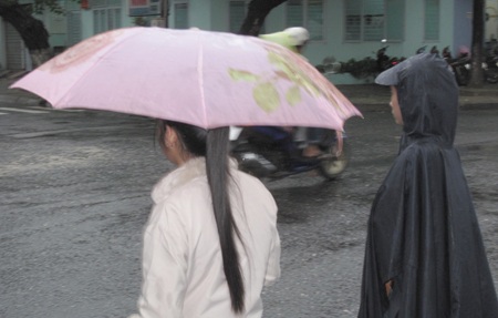 Áp thấp nhiệt đới gây mưa tại miền Bắc và miền Trung - 1 Áp thấp nhiệt đới gây mưa tại miền Bắc và miền Trung - 1