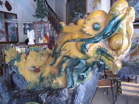 “Sửng sốt” chiêm ngưỡng rồng đá bán quý độc nhất Việt Nam - 4 “Sửng sốt” chiêm ngưỡng rồng đá bán quý độc nhất Việt Nam - 4