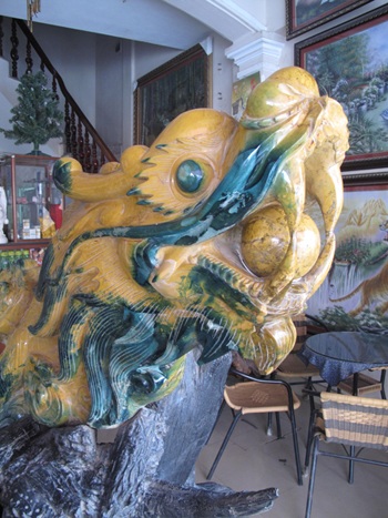 “Sửng sốt” chiêm ngưỡng rồng đá bán quý độc nhất Việt Nam - 2 “Sửng sốt” chiêm ngưỡng rồng đá bán quý độc nhất Việt Nam - 2