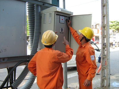 Kiểm tra việc chi lương, thưởng của 24 doanh nghiệp trực thuộc EVN - 1 Kiểm tra việc chi lương, thưởng của 24 doanh nghiệp trực thuộc EVN - 1