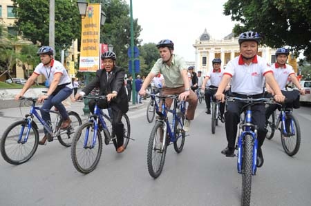 Hoàng thái tử Đan Mạch đạp xe tại Hà Nội ủng hộ bảo vệ môi trường - 9 Hoàng thái tử Đan Mạch đạp xe tại Hà Nội ủng hộ bảo vệ môi trường - 9