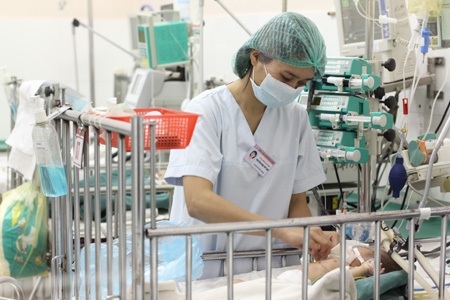 Mỗi năm hơn 16.000 trẻ em mắc bệnh tim bẩm sinh - 1