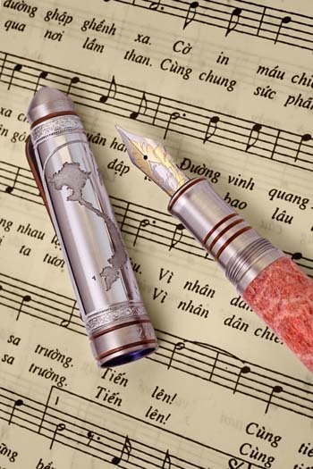 Bản đồ Việt Nam trên bút viết siêu đắt - 1