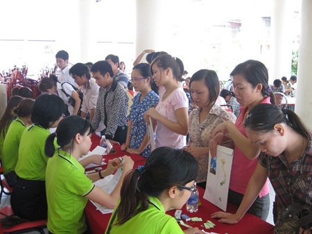 Trên 50% thanh niên trẻ thất nghiệp - 1 Trên 50% thanh niên trẻ thất nghiệp