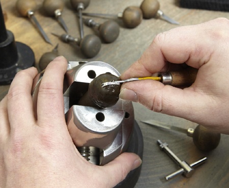 Kính Bentley được làm ra như thế nào?