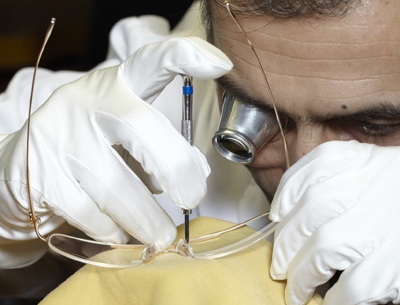 Kính Bentley được làm ra như thế nào?