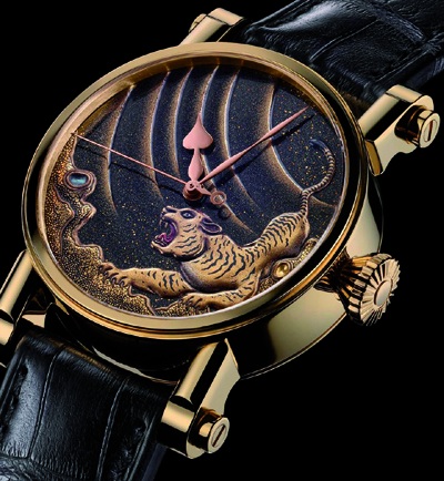 Chiếc kim của "siêu đồng hồ" Speake-Marin được chế tác như thế nào? - 10 Kim đồng hồ màu vàng của Speake- Marin nổi bật trên nền họa tiết makie.
