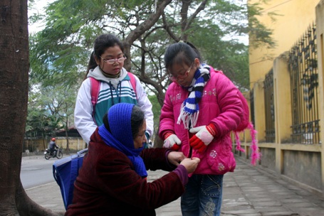 Thông tin về nhiệt độ trong đợt rét vừa qua khiến lịch học tập của học sinh Hà Nội đảo lộn.