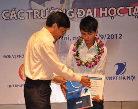 Học bổng "Chắp cánh tài năng Việt" và những tấm gương xúc động - 3 Câu chuyện của cậu học sinh Ngô Văn Thuận khiến nhiều người xúc động.