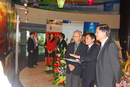 VNPT Week 2012 - Trao nụ cười, nhận niềm tin - 2 Roadshow “VNPT vì tiện ích cuộc sống”: