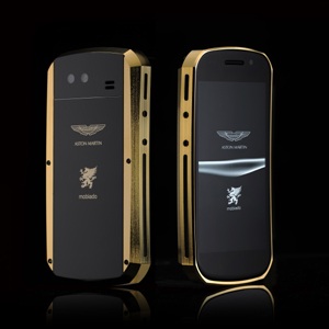 Mobiado sẽ ra mắt điện thoại có chìa khóa, thân vỏ bằng đá - 8 Mobiado Professional 105 GMT Gold- Tiên phong trong việc kết hợp điện thoại với đồng hồ cơ khí.
