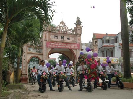 Đoàn nhà trai trên đường đi rước dâu