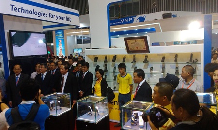 Khai mạc Vietnam Telecomp 2013 - 2 Nhiều lãnh đạo các Bộ, ngành tham