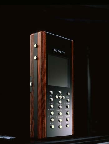 Mobiado Professional 3AF- Trở lại và chinh phục - 1 Mẫu Professional Classic EM đầu tiên của Mobiado ra mắt năm 2004