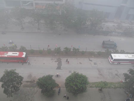 Sương phủ mọi nẻo đường giao thông. (Ảnh: TT)