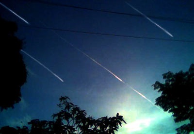 Đêm mai sẽ có mưa sao băng lớn nhất trong năm - 1 Mưa sao băng Geminids - một trong hai trận mưa sao băng lớn nhất trong năm. (Ảnh minh họa)