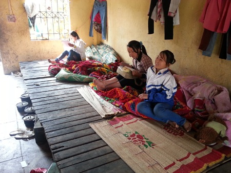 Học trò vùng cao và nỗi ám ảnh lấy chồng sớm - 1 Cuộc sống hàng ngày của nữ học sinh nội trú THCS Nam Mẫu.