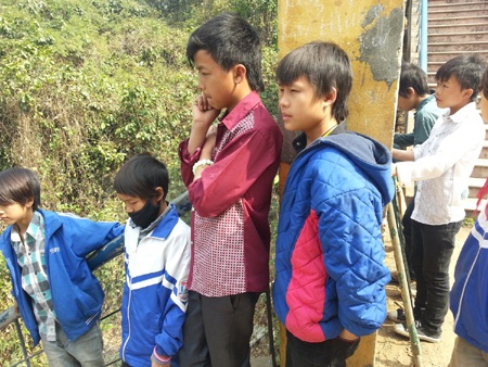 Học trò vùng cao và nỗi ám ảnh lấy chồng sớm - 2 Niềm mơ ước được tiếp tục học hành ánh lên
trong mắt các em thiếu niên vùng thiểu số.