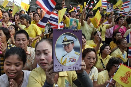 Nhân dân Thái nô nức đón mừng ngày kỷ niệm nhà Vua đăng quang.