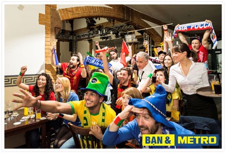 Mùa World Cup: Siêu thị biến thành sân vận động - 1 Mùa World Cup: Siêu thị biến thành sân vận động