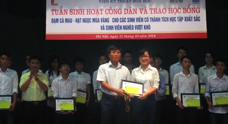 “Hạt ngọc Mùa vàng” - Học bổng của niềm tin - 2 “Hạt ngọc Mùa vàng” - Học bổng của niềm tin