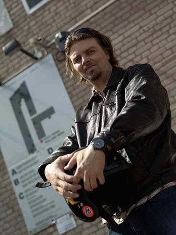 Tản mạn chuyện đàn ông, mô-tô và đồng hồ - 5 Chế tác đồng hồ và độ xe mô-tô
phân phối lớn là những niềm đam mê bất tận của Sarpaneva