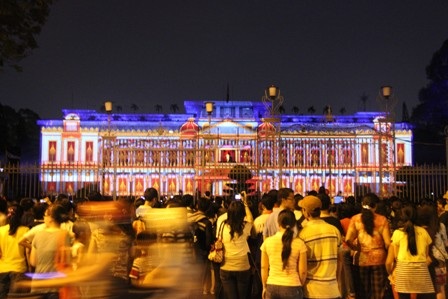 với nhiều hình ảnh liên tục thay đổi...