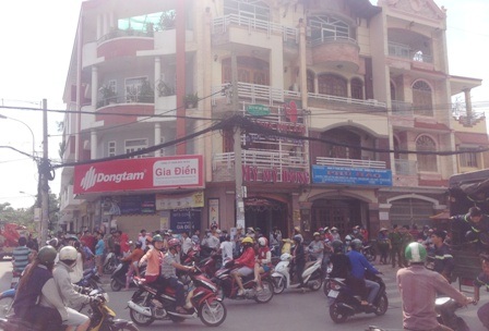 Hàng trăm người dân một phen hốt hoảng vì vụ hỏa hoạn giữa trưa tại KDC